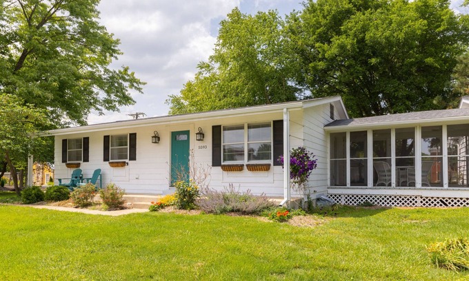 Augusta House | WELCOME TO THE OWL'S NEST - 2 BEDROOM HOME IN AUGUSTA, WINERIES & THE KATY TRAIL