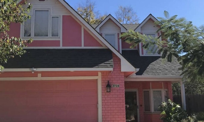 Wichita House | Welcome to the Pink Oasis
