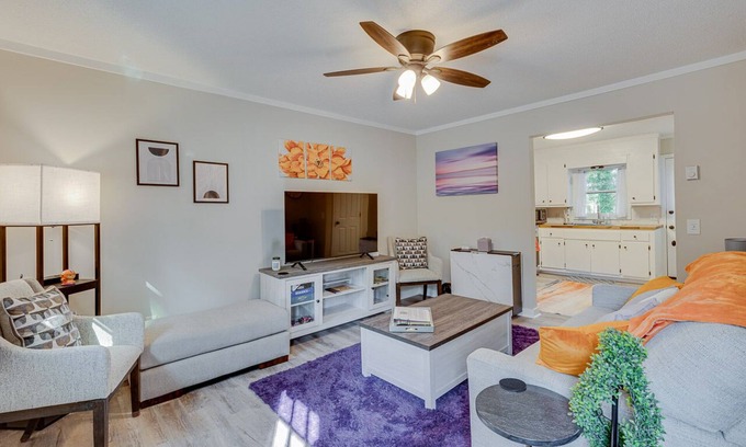Clemson House | Welcome to the Tiger Den! Premier VRBO Steps Away from Clemson University Campus
