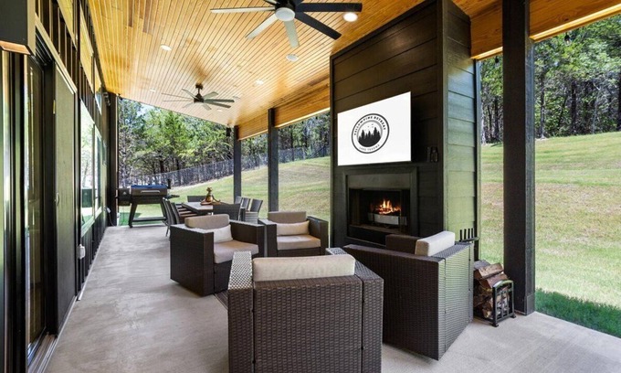 Pottsboro House | Welcome to The Yellowpine Retreat – Your Luxury Lakefront Retreat Lake Texomann