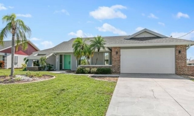 Pebble Beach House | Welcome to Waterside Villa – the ultimate destination for a truly luxurious and unforgettable vacation!