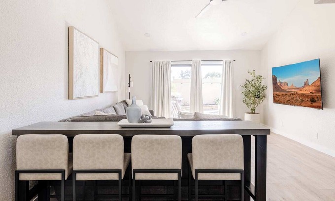 Scottsdale Vista North Townhomes House | Welcome to your modern North Scottsdale escape—3BR, 2BA with 2 king beds and 1 queen. Enjoy a cozy fire pit, fenced yard, BBQ, and community pool, all minutes from TPC Scottsdale, spring training, hiking, dining, and Old Town nightlife.