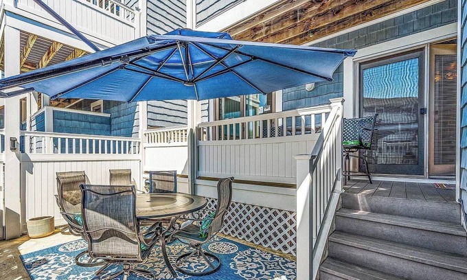 Heron Harbour Isle Condo | Welcome to your SPLASH PAD! Pools, walk to the beach and private courtyard