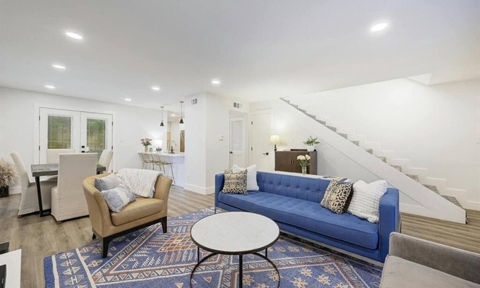 Camelot Condo | Welcoming 2-bedroom condo with AC in vibrant Austin