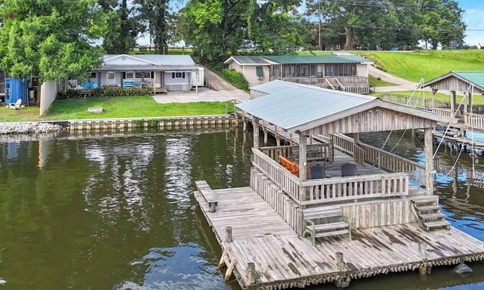 Lakeland House | Welcoming 3-bedroom mobile home with AC in Oscar
