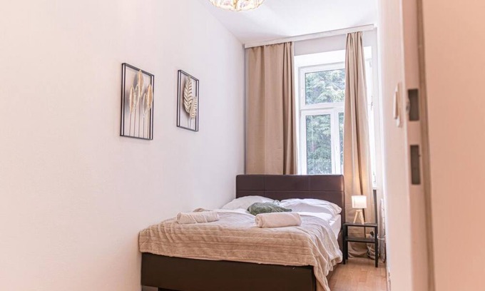 Rudolfsheim-Funfhaus Apartment | Welcoming 3BR Budget Apt. Well Connected