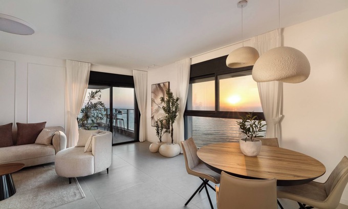 Netanya Apartment | Welcoming 4-bedroom apartment in Netanya facing the beach