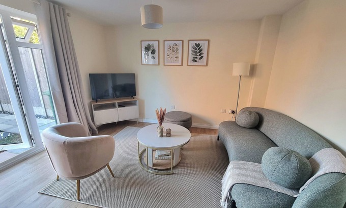 Rugby House | Welcoming 4-bedroom townhome with WiFi and parking in charming Rugby