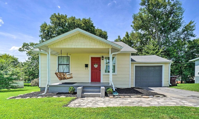Alcoa Cottage | Welcoming Alcoa Cottage w/ Mountain Views!