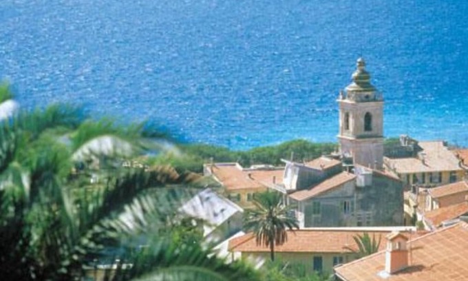 Bordighera Apartment | Welcoming apartment just steps from the sea.
