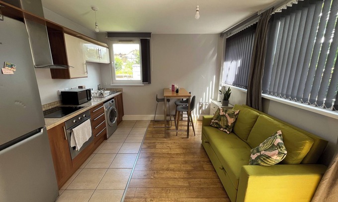 Brockley Apartment | Welcoming apartment with WiFi in vibrant London
