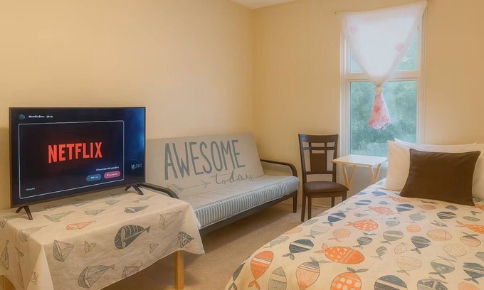 Whitehorse Apartment | Welcoming Downtown Room 5-Star Clean & Great Value
