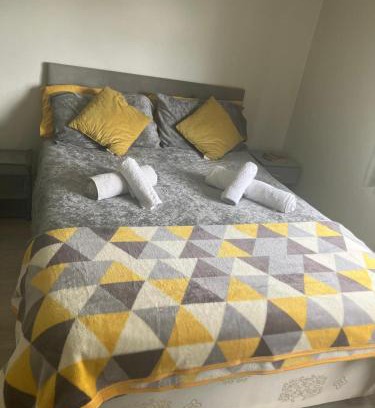 Thornton Heath House | Welcoming Home Close to Transport Links