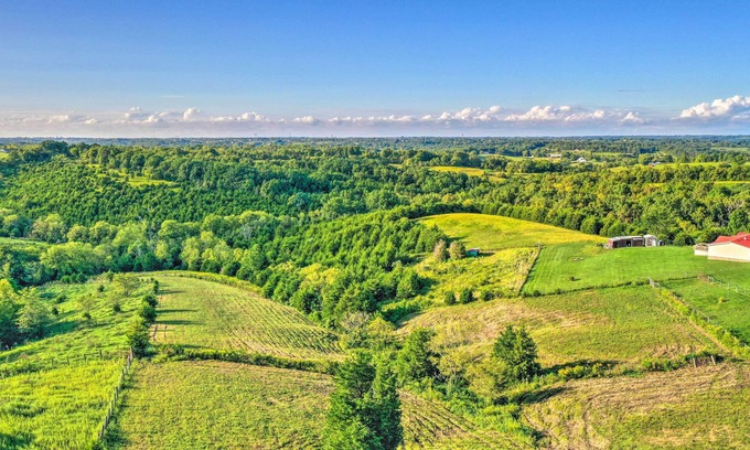 Rutland House | Welcoming Kentucky Home w/Sprawling Views!