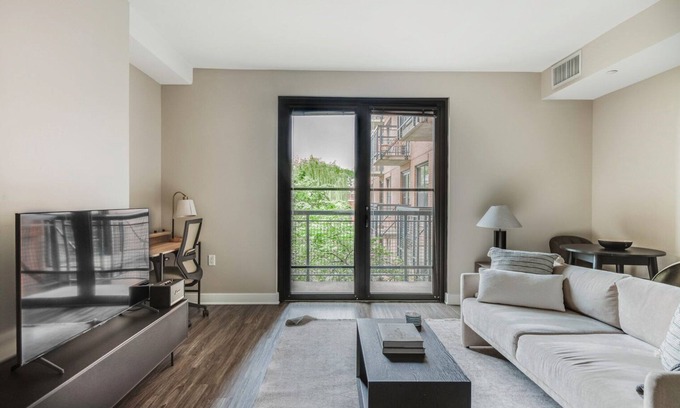 Mount Vernon Square Apartment | Welcoming Mt Vernon Studio w/Gym & Roof Pool, nr Uni, by Blueground