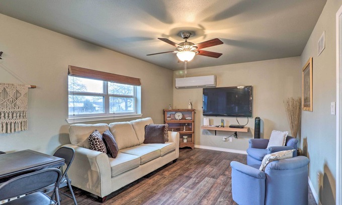 Tow House | Welcoming Tow Home ~ 1 Mi to Lake Buchanan!