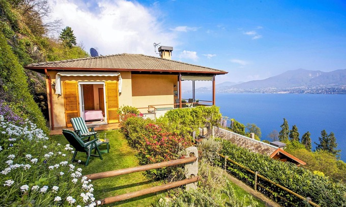 Ghiffa Apartment | Well maintained apartment in a charming residence above Ghiffa