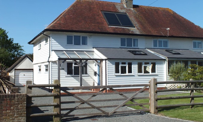 Middleton-on-Sea House | Well Situated Coastal House In Quiet Lane - Sleeps 8