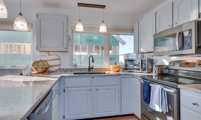 Wells Beach Cottage | Wells Beach House w/Ocean-view Deck