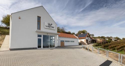 Bataszek Apartment | Werner Apartman