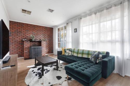 Werribee House | Werribee Breeze - Carefree Stays near River & Dining