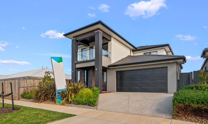Werribee Villa | Werribee Gem Luxe Home Family Getaway 6Bed Netflix