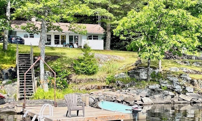 Utterson Cottage | WesFranOl Cottage on Three Mile Lake in Muskoka