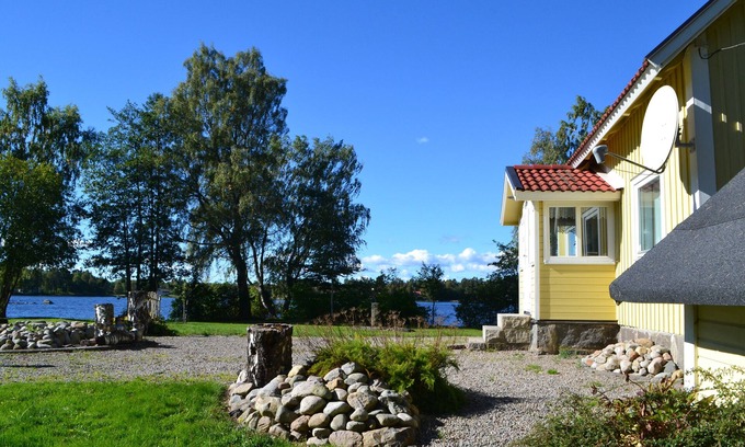 Ryd House | West bank location directly on the lake with sun terrace, sauna and boat