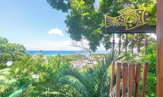 Antoneys Cay House | West Bay Unique House with Beautiful views and steps away from Ocean