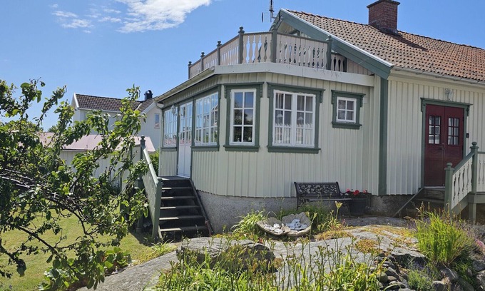 Edshultshall Ski Chalet | West Coast house 50m from the harbor in Edshultshall | SE09108