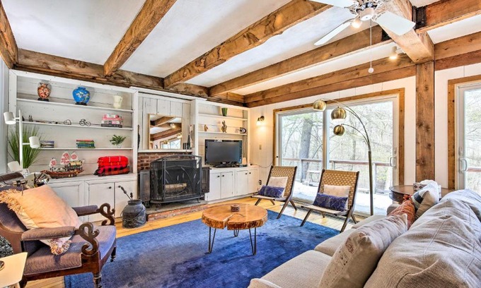 West Cornwall House | West Cornwall Cabin about 4 Mi to Covered Bridge!