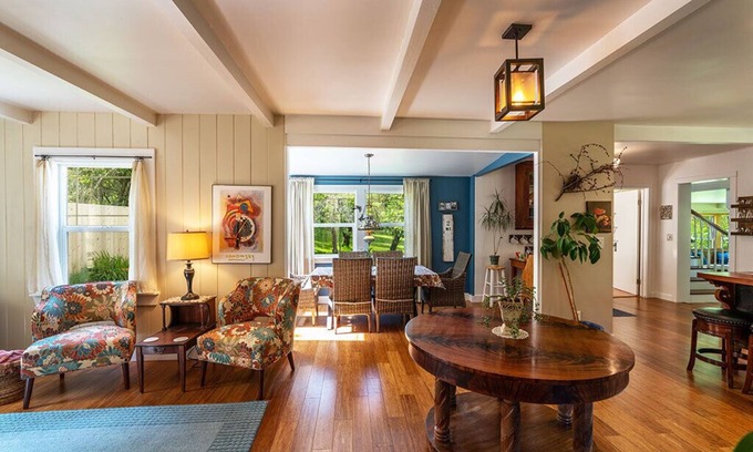 Pacific House | West End Retreat -Remodeled farmhouse, 1/2 mile to river