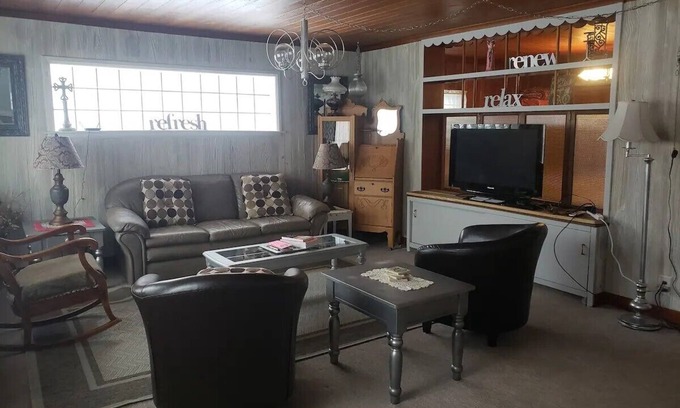 Ishpeming Apartment | West End Stay & Play: Back Unit