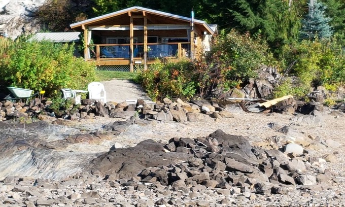 Blind Bay Cottage | West facing Waterfront Cottage w/private beach & buoy & dock access
