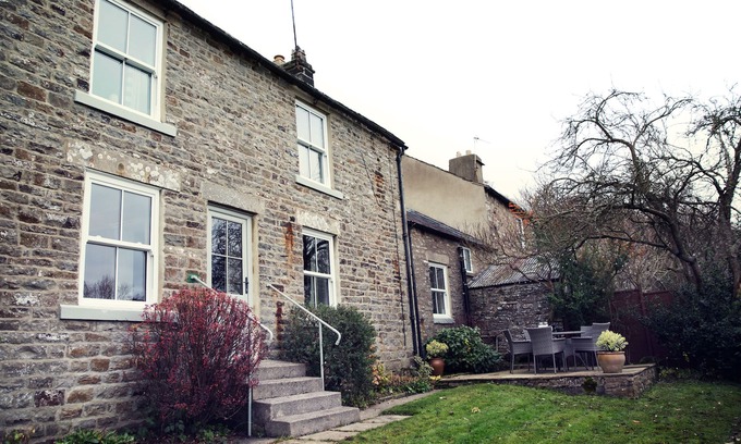 Barnard Castle Cottage | WEST HOUSE, family friendly, with open fire in Middleton-In-Teesdale
