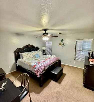 Trailwood House | West PHX Cozy king suit with private bathroom Inside a house