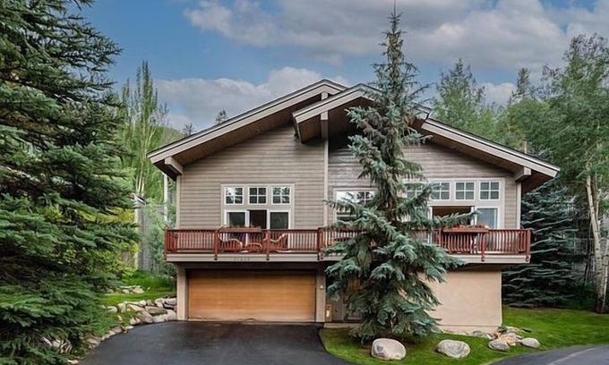 Intermountain House | West Vail Home | Steps to Bus | 5 Mins to Vail Village | Stephen's Park