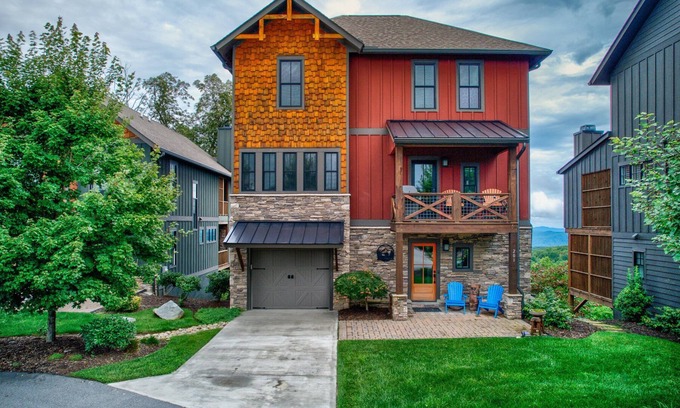 Lenoir House | Western Ridge Lookout at Blue Ridge Mountain Club - community amenities with seasonal pool
