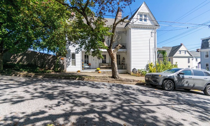 Westminster House | Westy House - old world charm with modern upgrades in this downtown victorian.