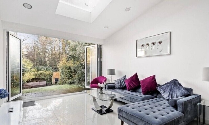 Weybridge House | Weybridge House