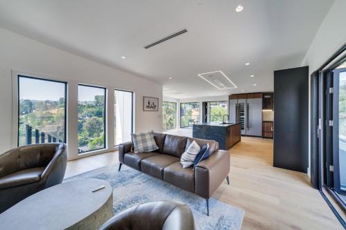 Woodland Hills House | WFH-Friendly Retreat with Views 4 Mi to Calabasas