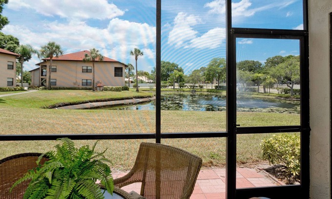South Bradenton Apartment | WG-near Beaches and IMG, Pool, Tennis, Pickleball, Shorewalk condo 2 Bedroom/2 Bath lake view