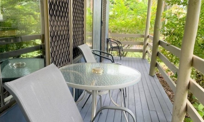 Urangan Cabin | Whale's Tail 1 BR Cabin - 300m to Beach.