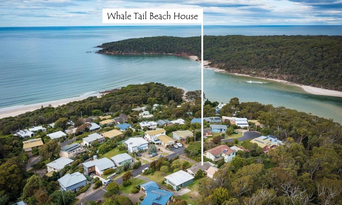 Pambula Beach House | Whale Tail Beach House - 5 min walk to Dog Beaches & Pambula River!