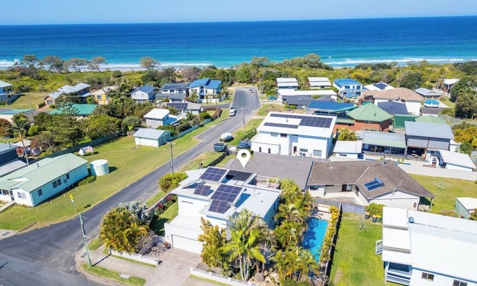 Corindi Beach Apartment | Whale Watchers- Pool, Pet-friendly, Ocean views, Sleeps 6