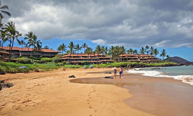 Wailea Condo | Whales, Beaches and Sunsets! Come enjoy Maui's most exclusive resorts.