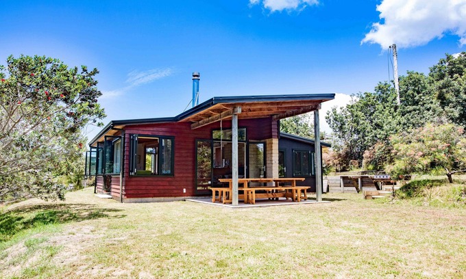 Whangapoua House | Whangapoua Family Bach - 100m to the beach!