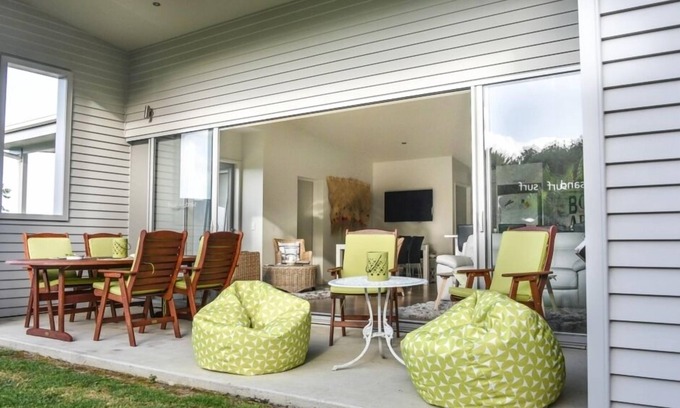 Whangapoua House | Whangapoua waves - Own Private getaway near the seashore