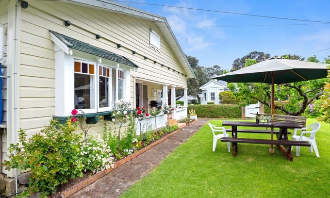 Thames House | Whare Nui on Rennie - Thames Holiday Home