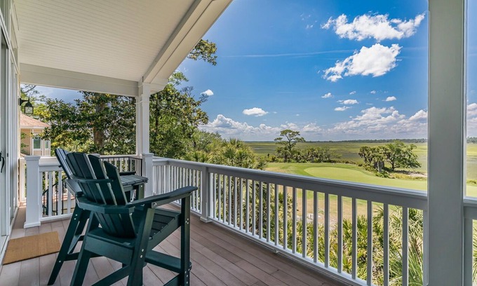 Sweetgrass House | “What a View!” Pet Friendly - Amazing marsh views, Golf cart included - 160 Davis Love